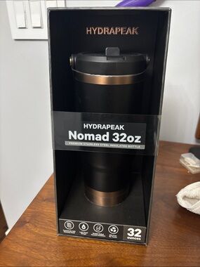 HYDRAPEAK Nomad 32oz Insulated Bottle - Black with Bronze Accents